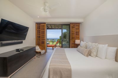Luxury Villa Photo #32