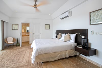 Luxury Villa Photo #37
