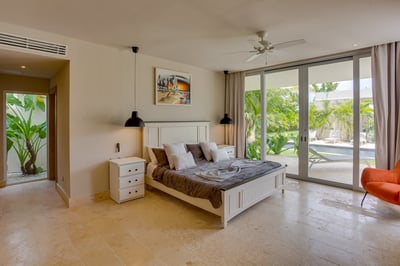 Luxury Villa Photo #29
