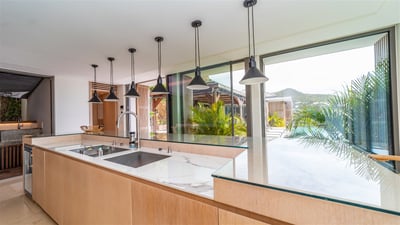 Kitchen & Dining Area