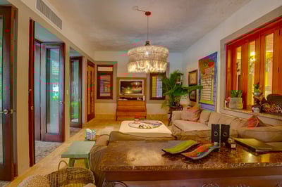 Luxury Villa Photo #16