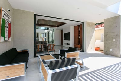 Luxury Villa Photo #9