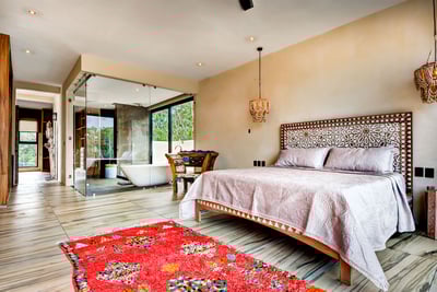 Luxury Villa Photo #17