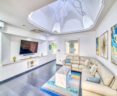 Luxury Villa Photo #4