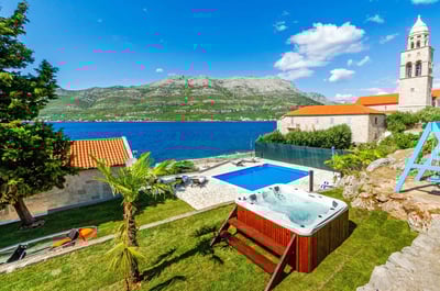 Luxury Villa Photo #8
