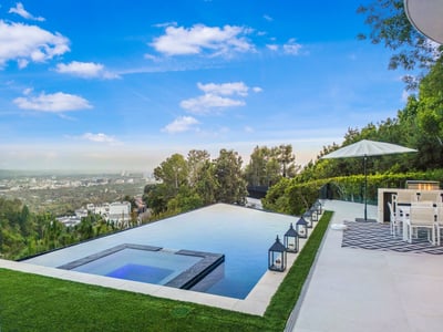 Luxury Villa Photo #6
