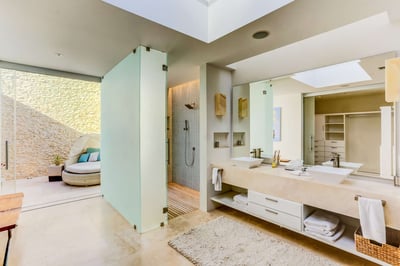 Luxury Villa Photo #23