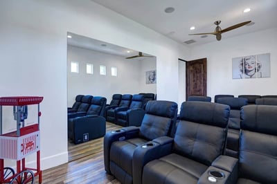 Luxury Villa Photo #23