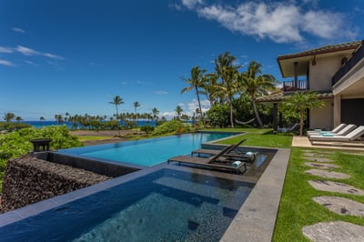 Luxury Villa Photo #4