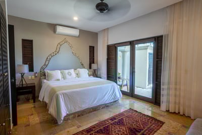 Luxury Villa Photo #36