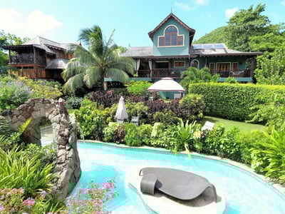 Luxury Villa Photo #3