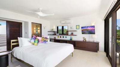 Luxury Villa Photo #26