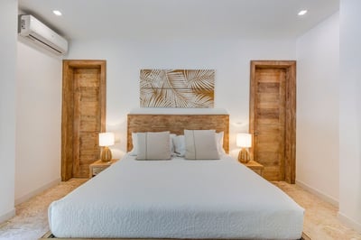 Luxury Villa Photo #39