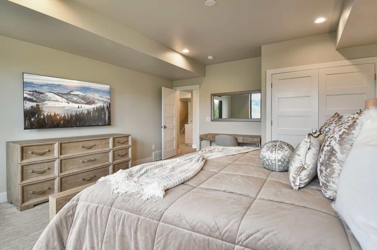 Mayflower Lakeside 942