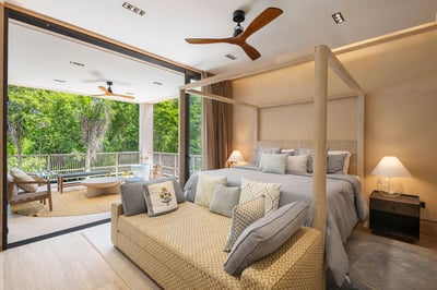 Luxury Villa Photo #26