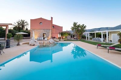 Luxury Villa Photo #3