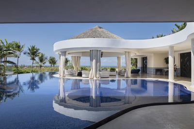 Luxury Villa Photo #4