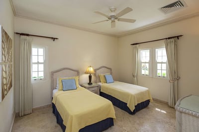 Luxury Villa Photo #17