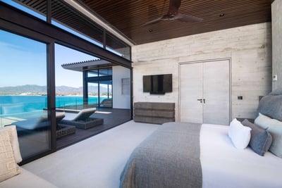 Luxury Villa Photo #18