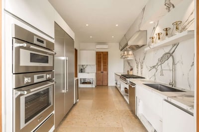 Luxury Villa Photo #16