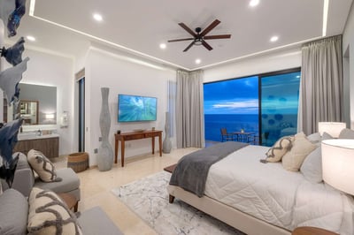 Luxury Villa Photo #30
