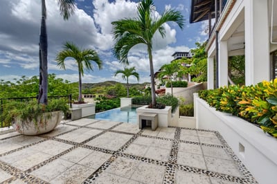 Luxury Villa Photo #9