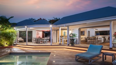 BLUE SWAN Pool & Terrace