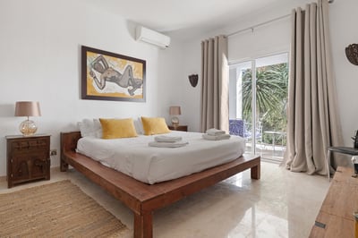 Luxury Villa Photo #21