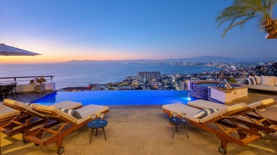 Luxury Villa Photo #11