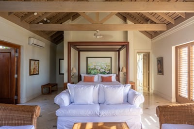 Luxury Villa Photo #13