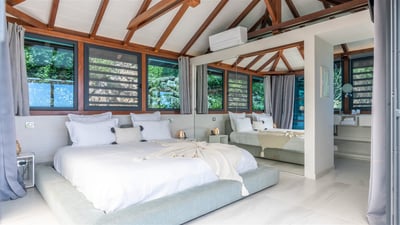 Bedroom 4: Located on the upper level. Queen size bed, air conditioning, HD-TV, dressing r