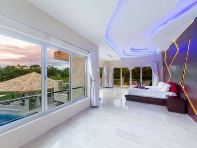 Luxury Villa Photo #21