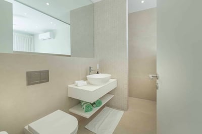 Luxury Villa Photo #40