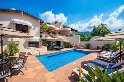 Luxury Villa Photo #3