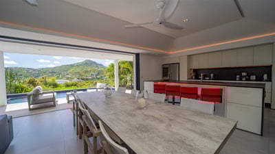 Kitchen & Dining Area