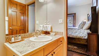 Queen ensuite