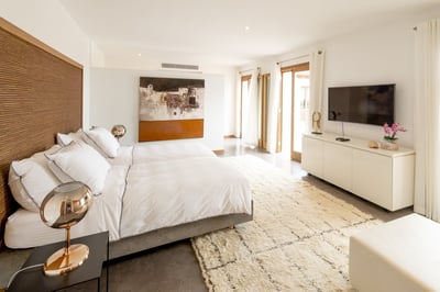 Luxury Villa Photo #18