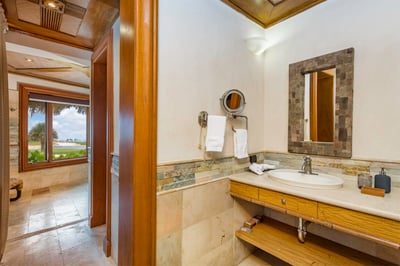 Luxury Villa Photo #49