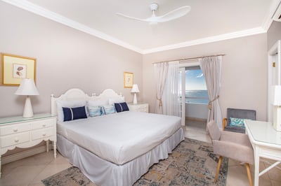 Luxury Villa Photo #18