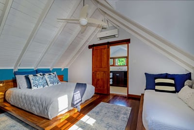 Luxury Villa Photo #29