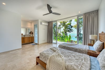 Luxury Villa Photo #27