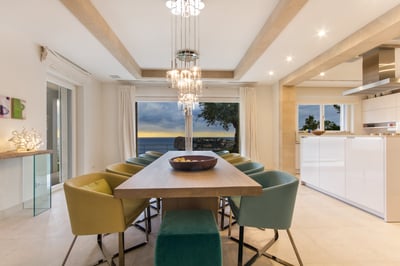 Luxury Villa Photo #18