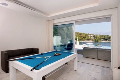 Luxury Villa Photo #35