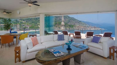 Luxury Villa Photo #17