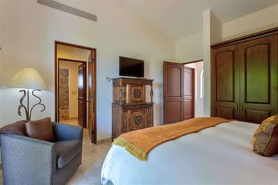 Luxury Villa Photo #31