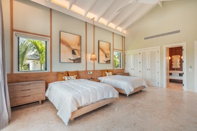 Luxury Villa Photo #37