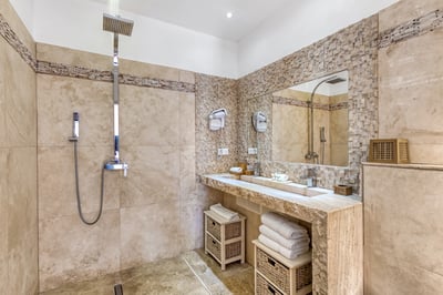Luxury Villa Photo #23