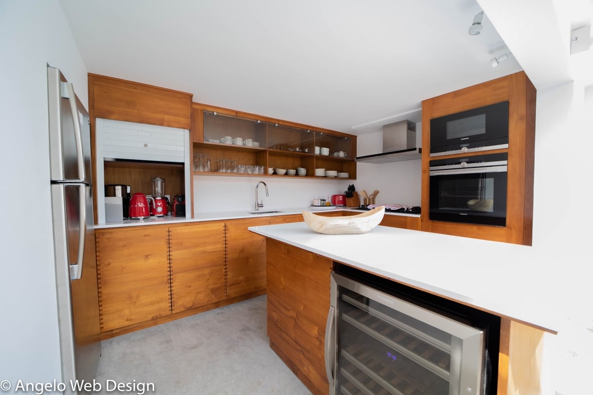 Kitchen & Dining Area: Fully equipped kitchen, dishwasher, microwave, nespresso machine, open to the - Image 10