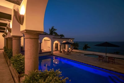 Luxury Villa Photo #38