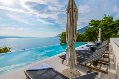 Luxury Villa Photo #6